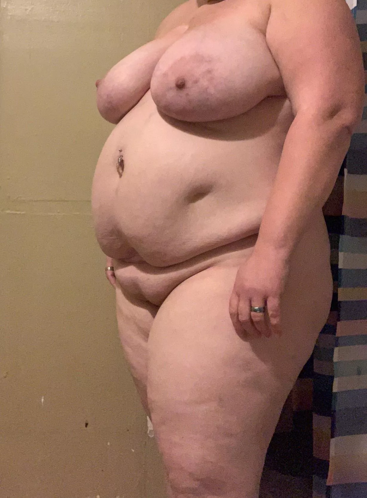 This angle shows off my fupa well posted by Illshowyouagoodtime2