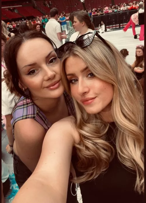 Would you cum in our hair? Who would you aim at? by HollyAirItsRain