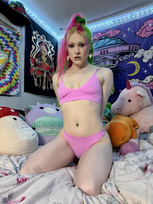 You should see my hair glow too 😽 by PokePatricia