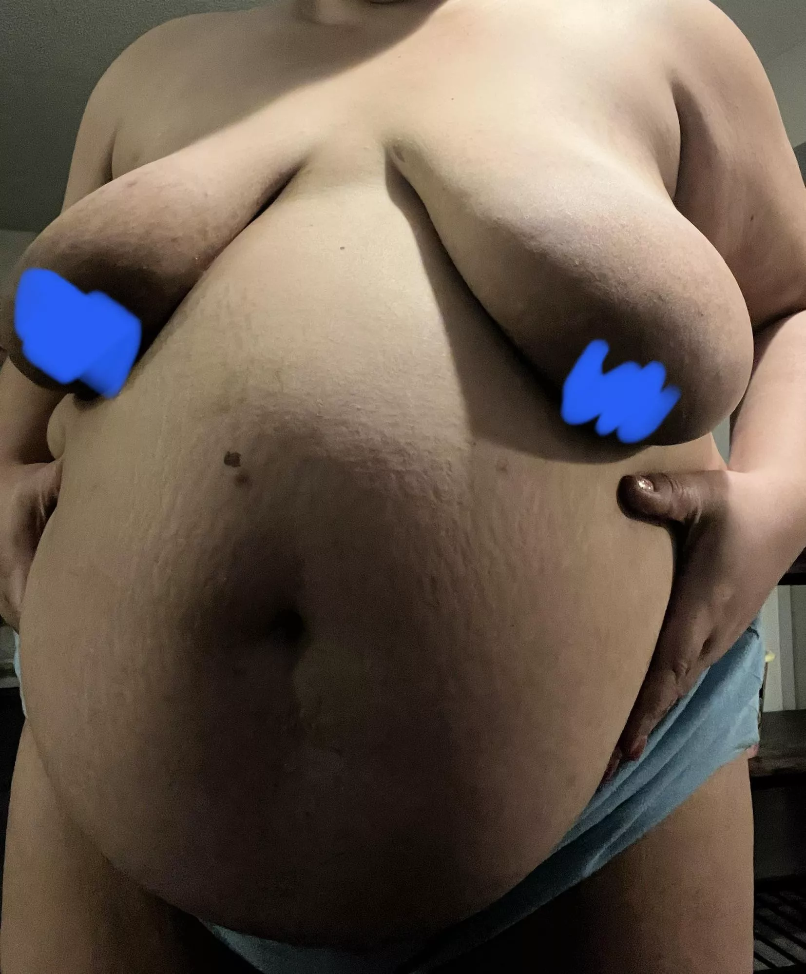 10 large chocolate chip pancakes later 😍 posted by mamadomme