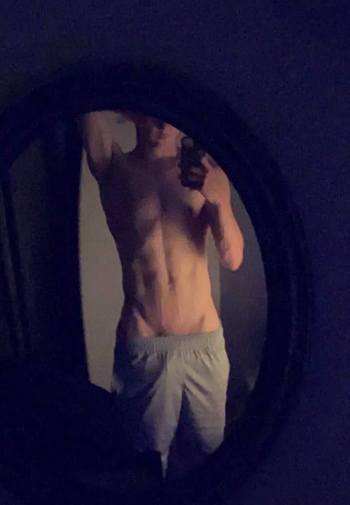 19 6’1 8 inches snap kyled4567, looking for bottoms posted by Spirited_Sock_7008