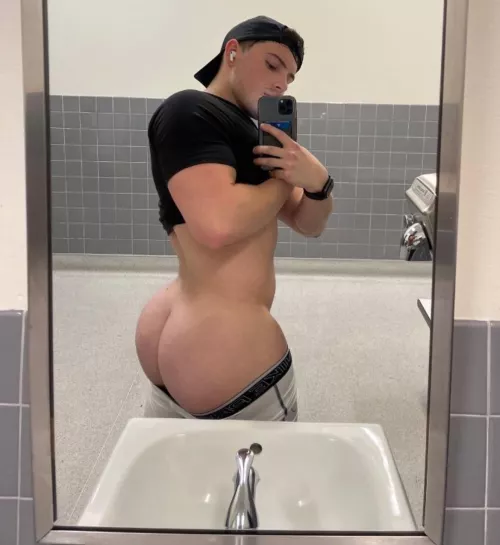 19 Frat Bro Bottom LOOKING for BWC and HUNG TOPS add me @ jaxonn330 by Careful_Yesterday_73