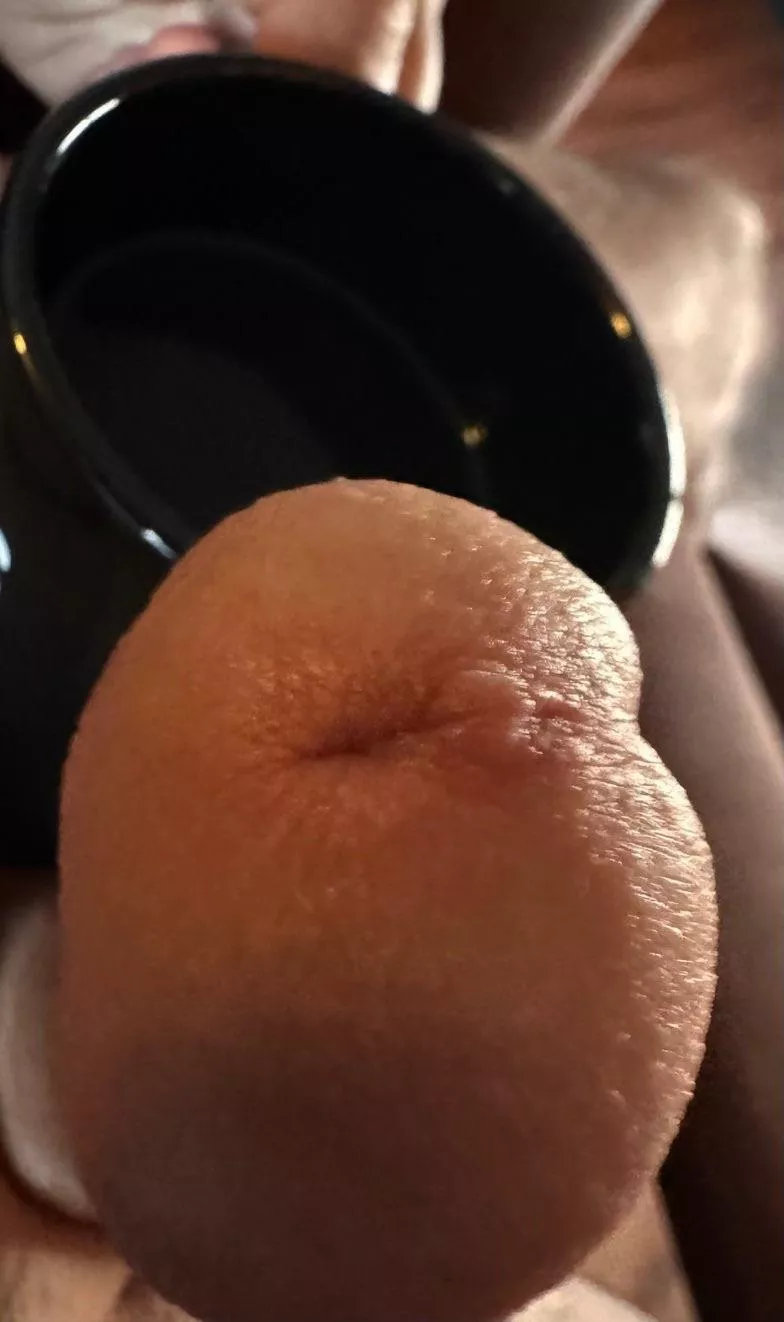 (53)Trace my head with your tongue while I drink my coffee? posted by blackoutram23