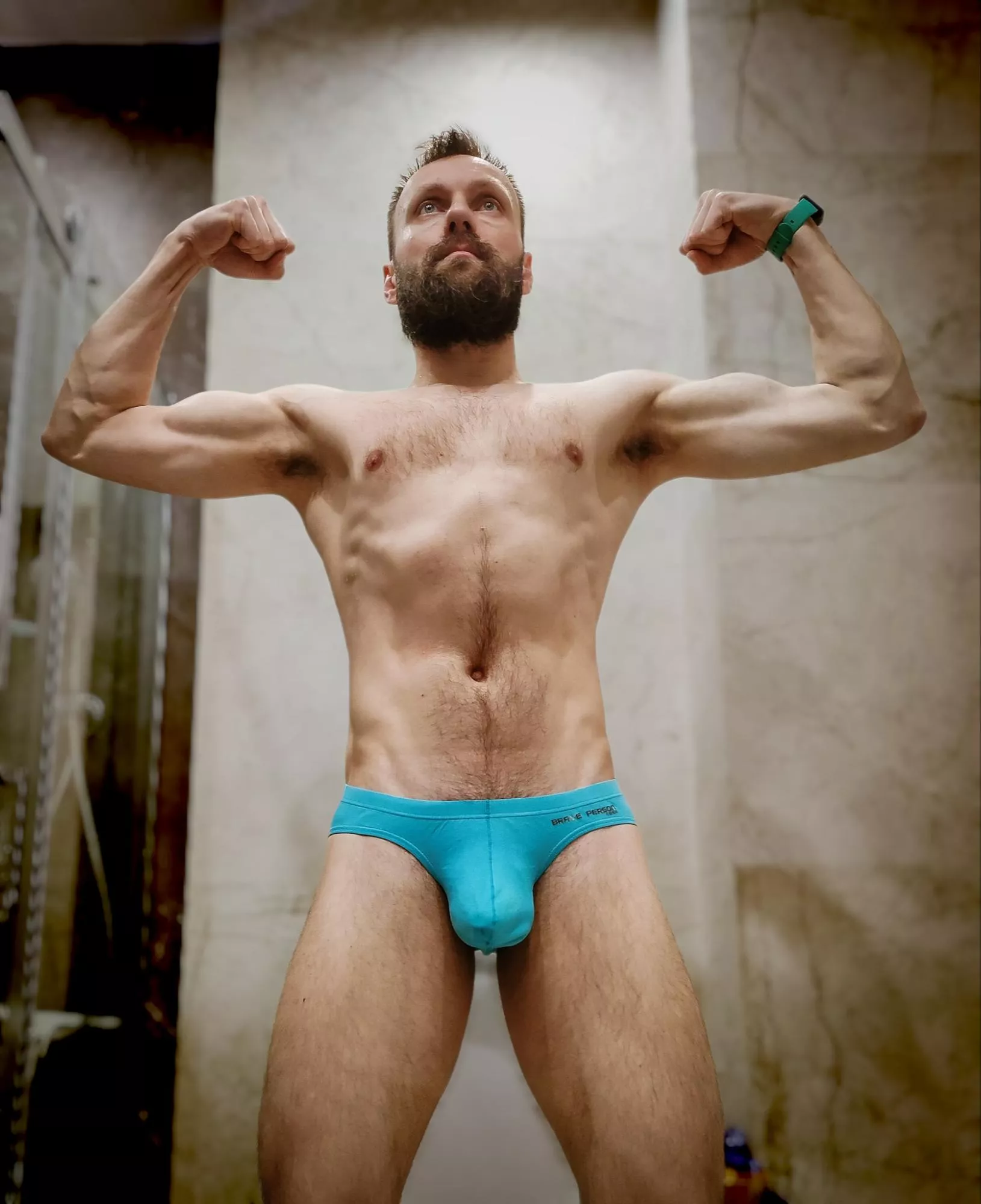 Another day, another flex 💪🏻🧔🏻‍♂️🩲 posted by BeardWoof1337