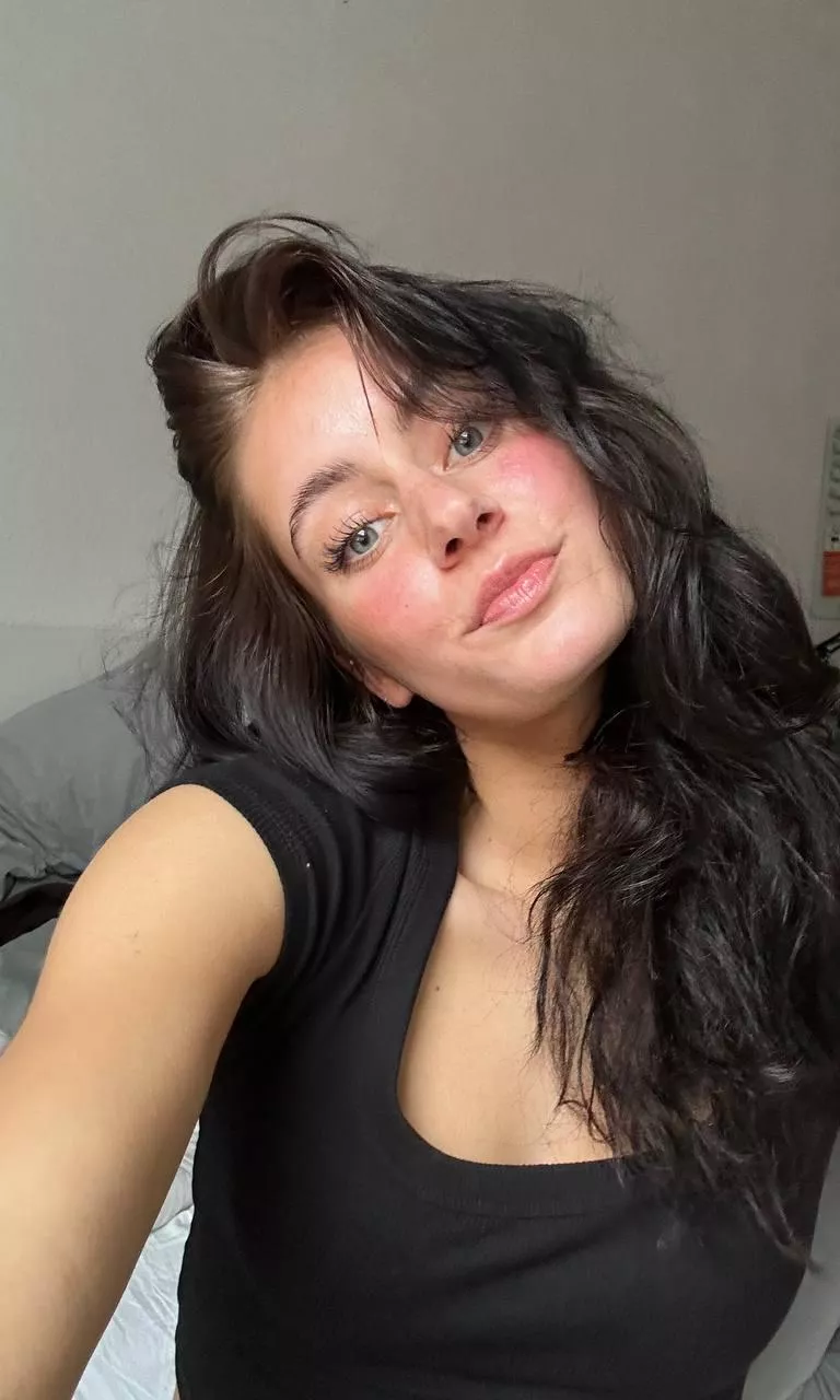 crop top and a huge heart <3 posted by spankablespoon21