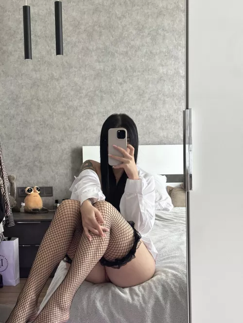 Do you like your pantyhose shiny? I do 😍✨ by honeyaly