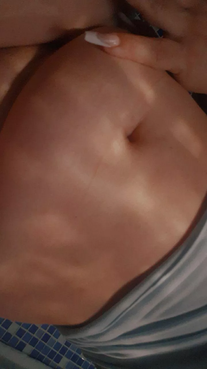 good night for all,My belly its full,let me know what you think about my little belly 👀🥰🤰 posted by EsmeraldaG16
