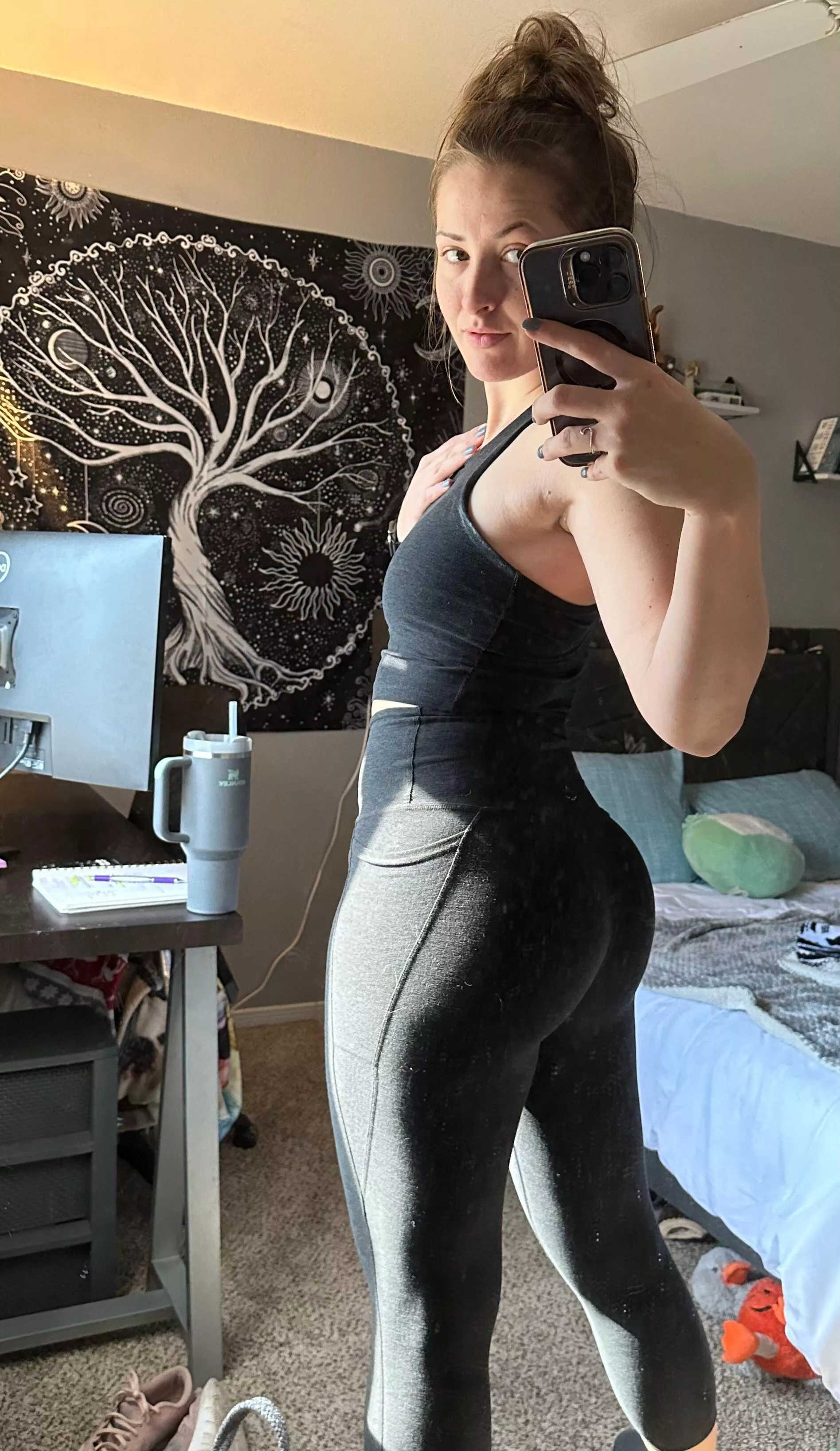 how about some quick cardio before I head off to yoga posted by cumwcourt