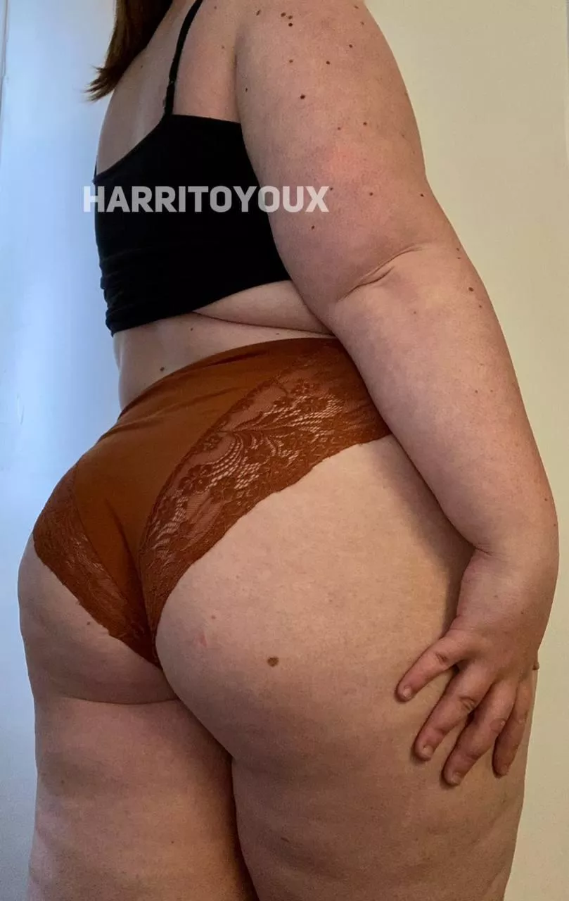 I love showing my mombod booty off posted by harritoyou_x