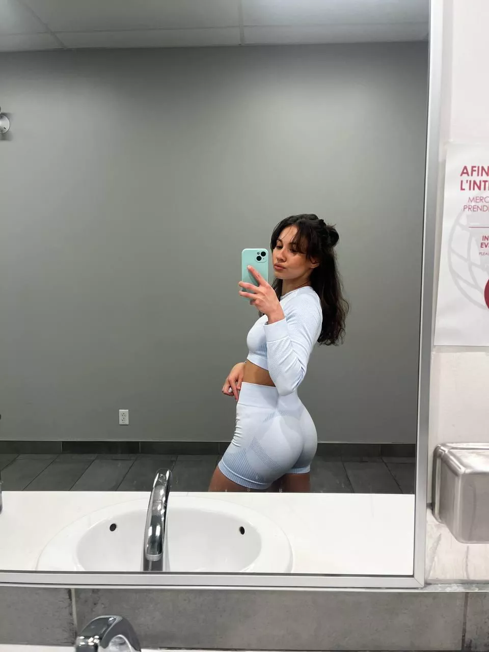 I love taking pictures while working out [f] posted by MonicaTorrres