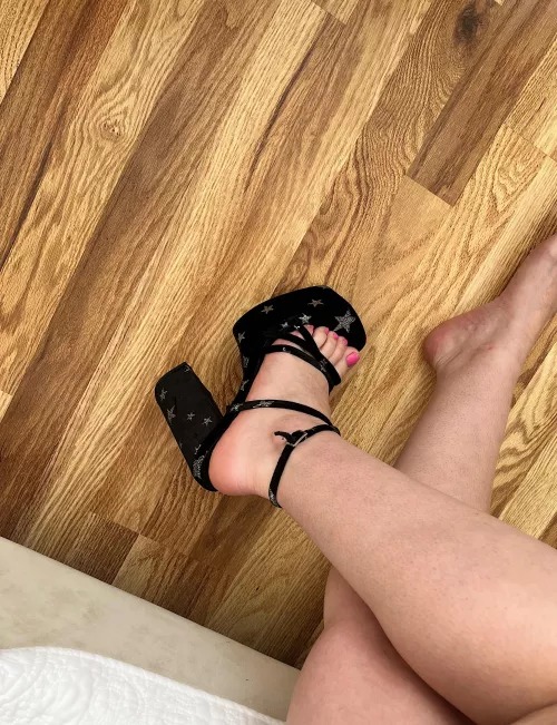 I’m already 19, is this sexy enough? by starsodreamy