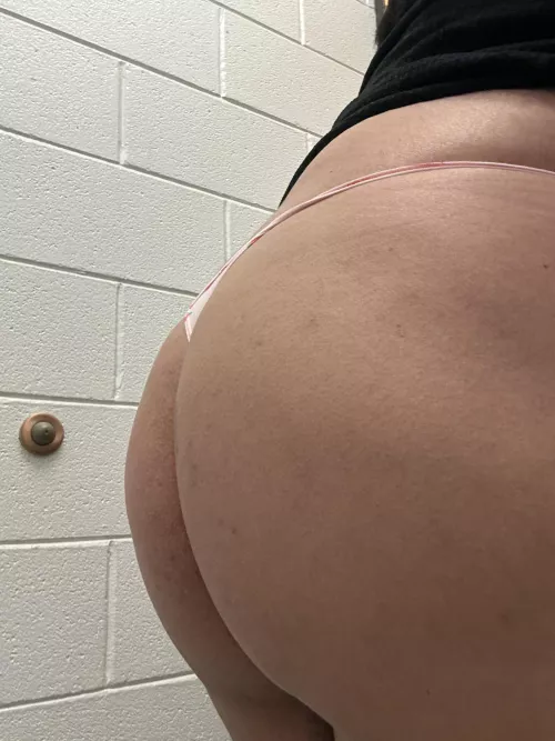 I’m bored. Talk to me by Naughtyyfreakk