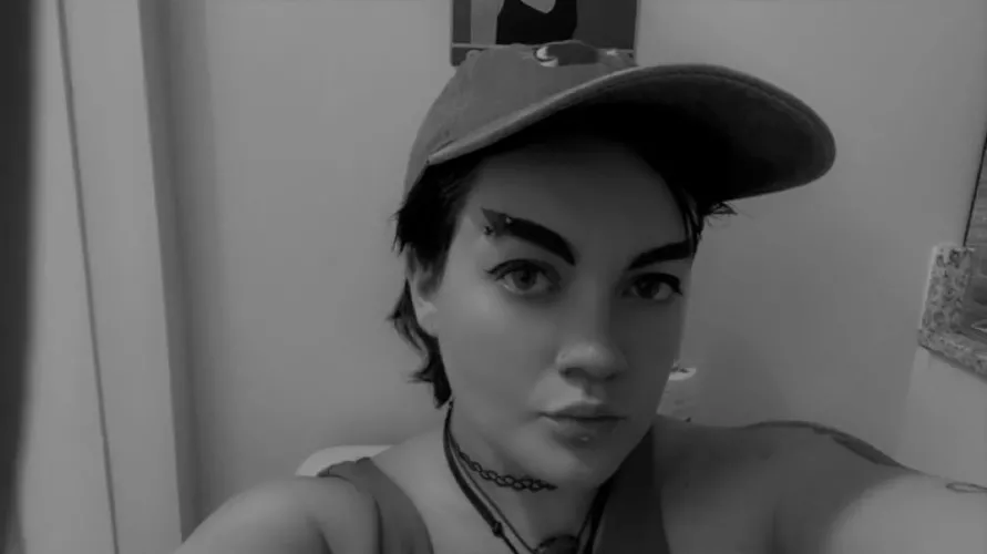 <in between> by bleachspoom