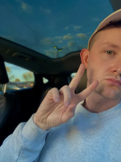 It’s finally sweater weather ❄️❄️ by Leyrg