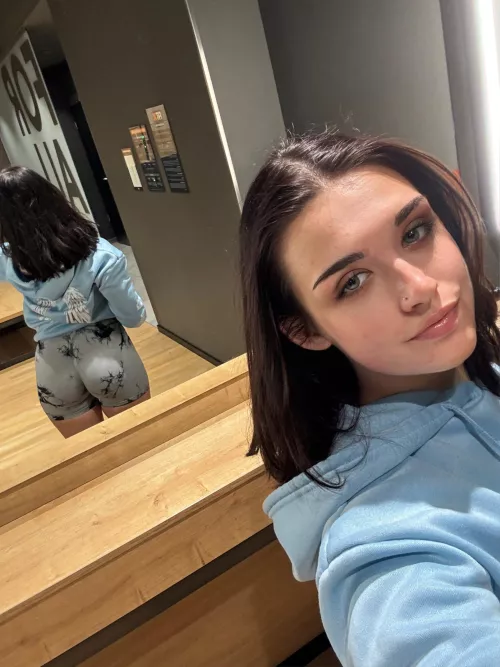 its mirror selfie time by tthatonegirll