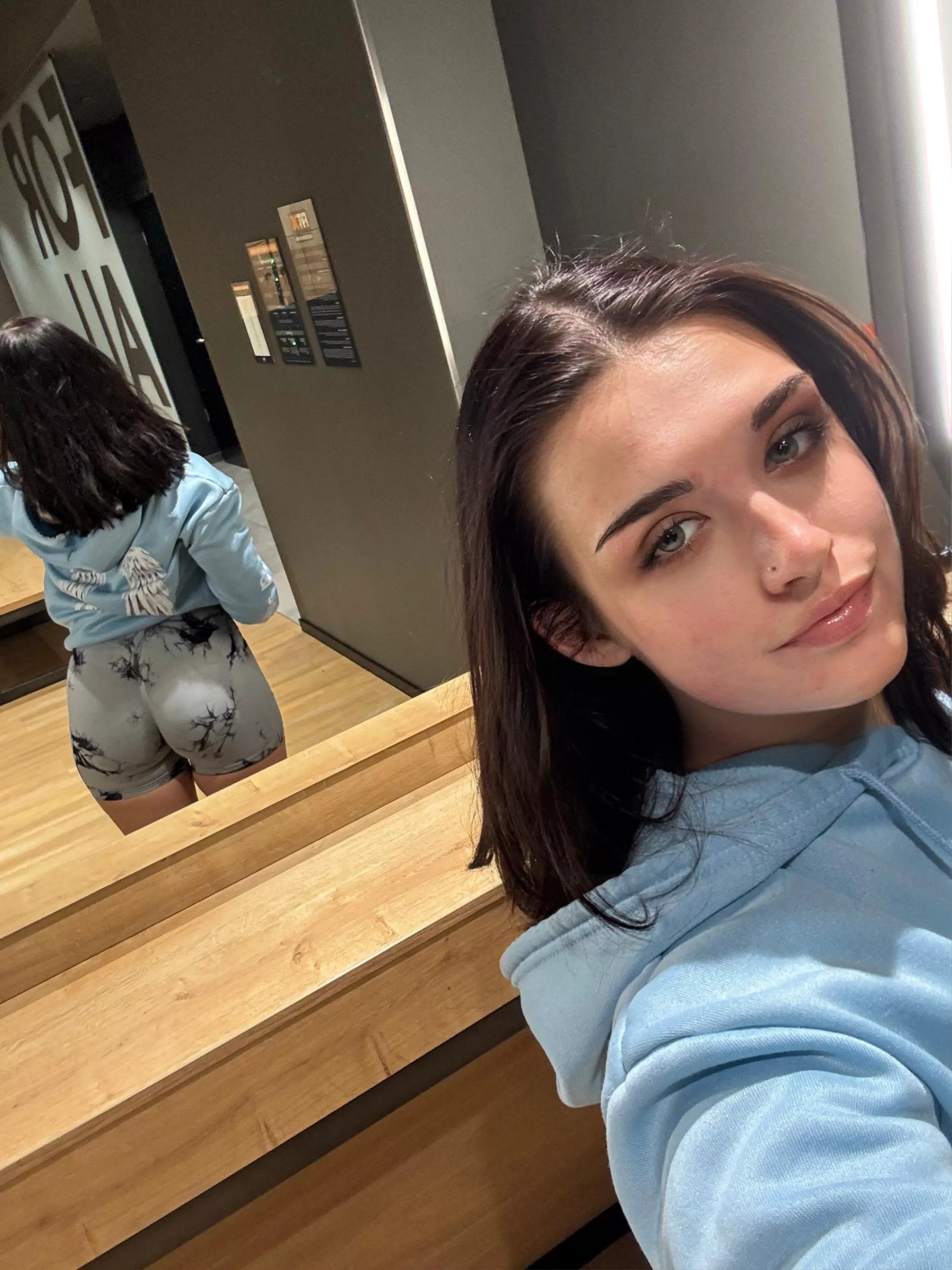 its mirror selfie time posted by tthatonegirll