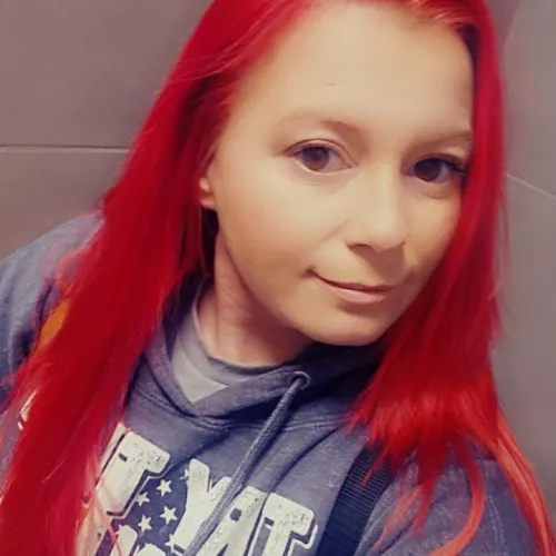 @Little_exotic_red88  by Prettypinkkitty24