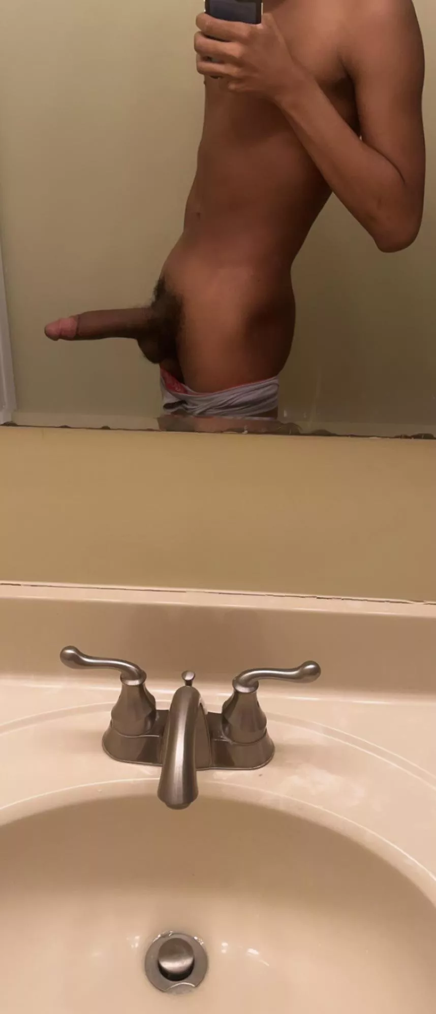 M(18) Looking for cute skinny bottoms dm w pics snap fwavie posted by fwavie