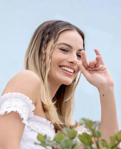 Margot Robbie by BeerGoggles2022