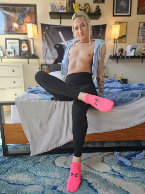 My itty bitties popping out.... by _MyLittlePanda_