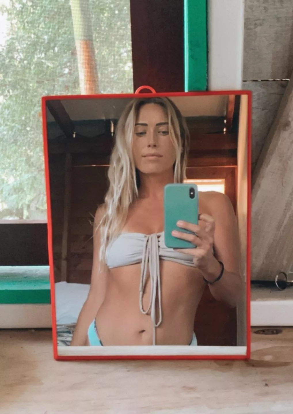 Nothing’s hotter than a surfer babe with sun bleached hair and a sexy tan posted by hunnybabelia