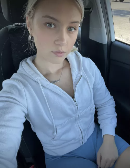 Sending selfies to my trainer by sidmin