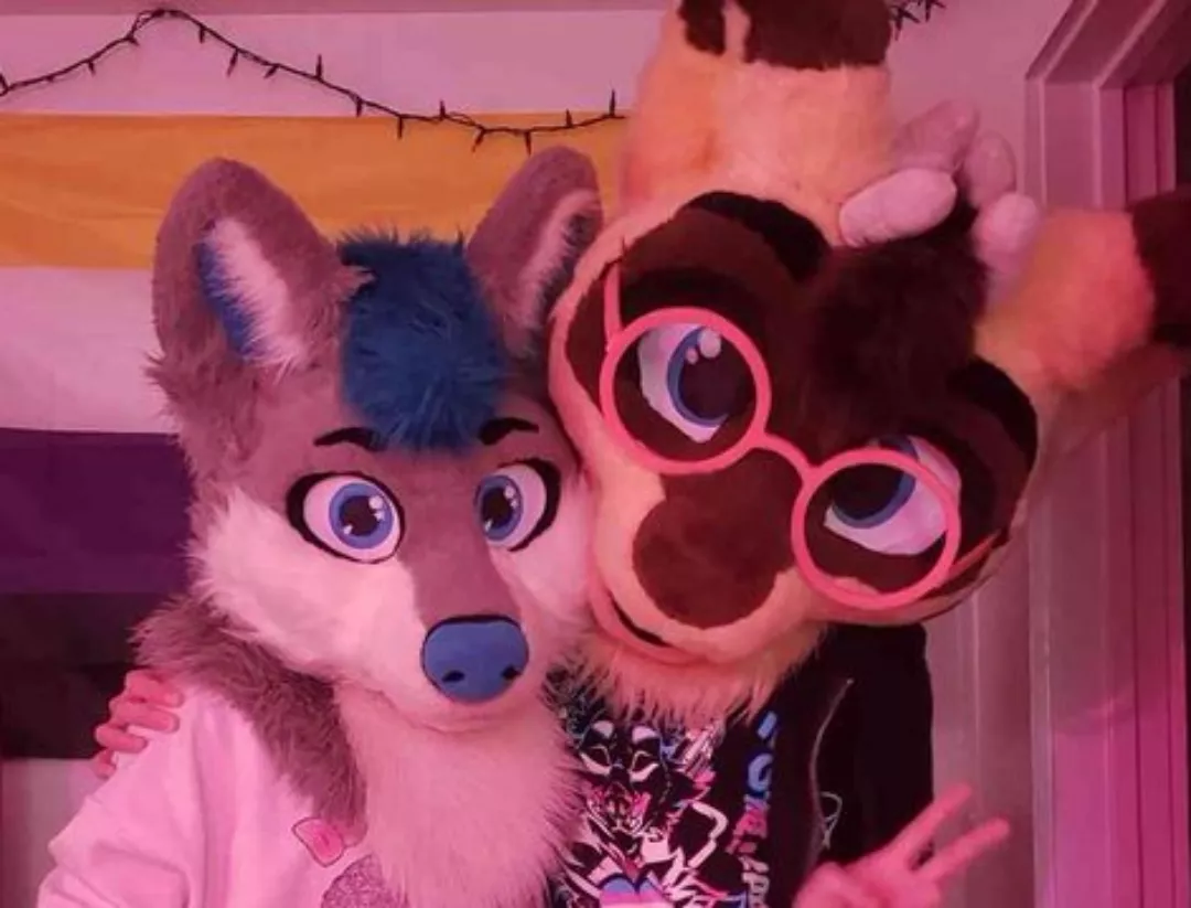 Snowball and Rali posted by VoxeltheAvianProto