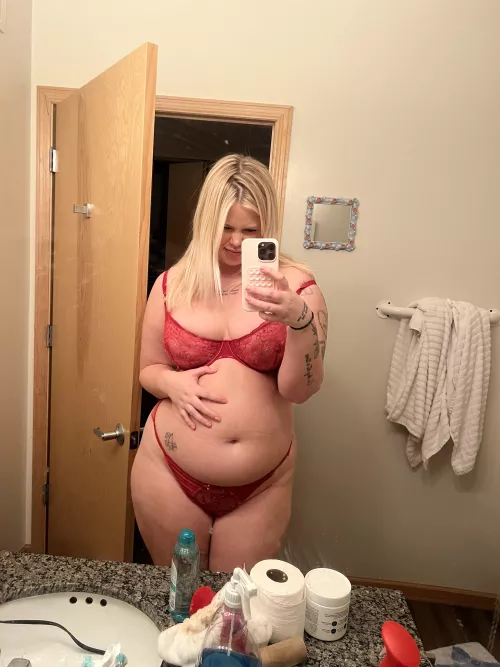 So bloated I look pregnant  by wispy_girlwa