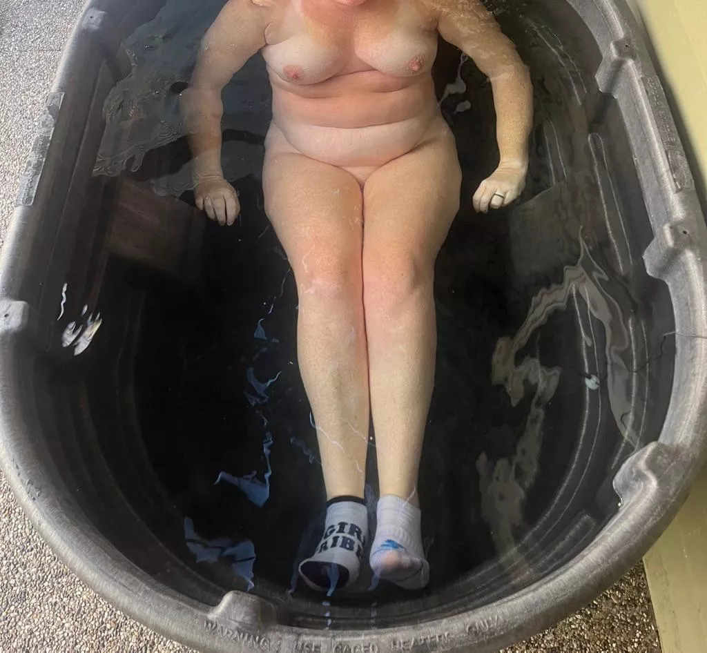 The cold plunge felt great on my sunburn from spring break! posted by missisnudist