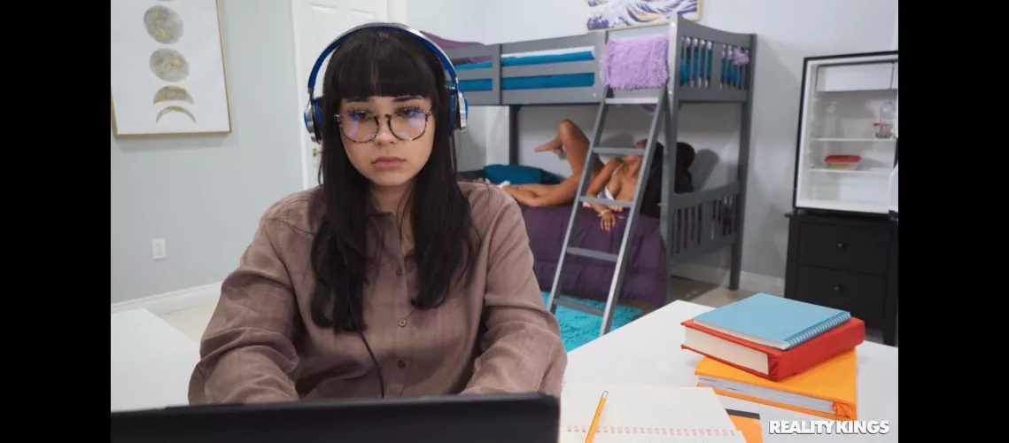 Who is this girl with glasses Video name - Bunk Banging The Handyman by operamini02607