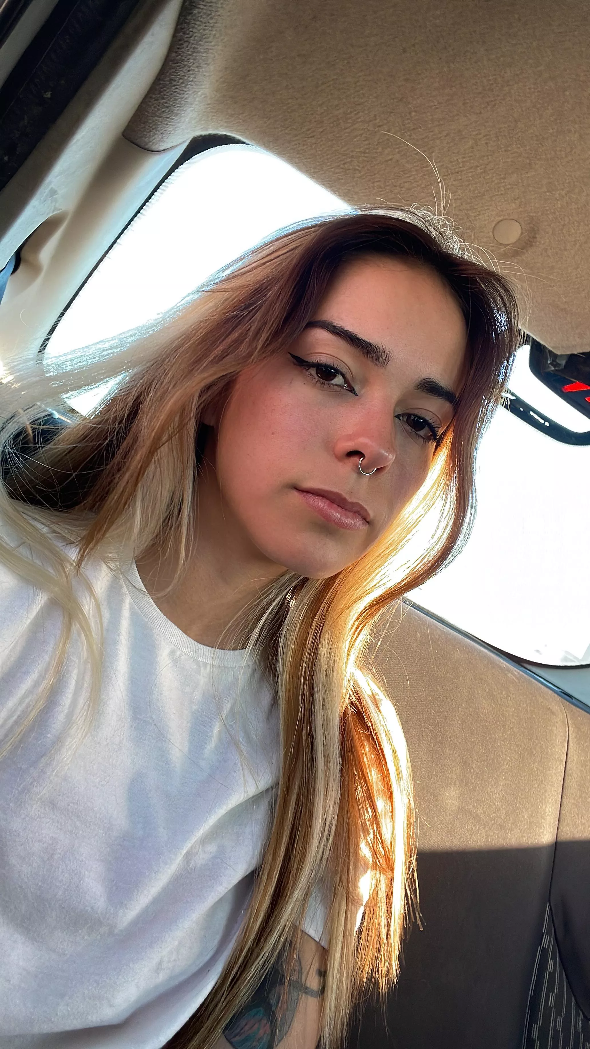 why do guys prefer to go out with classy ladies than simple ladies posted by Anelchacon