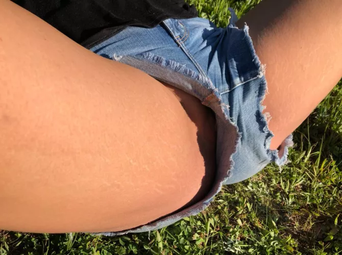 Wife mountain trailside. by noco970shycpl