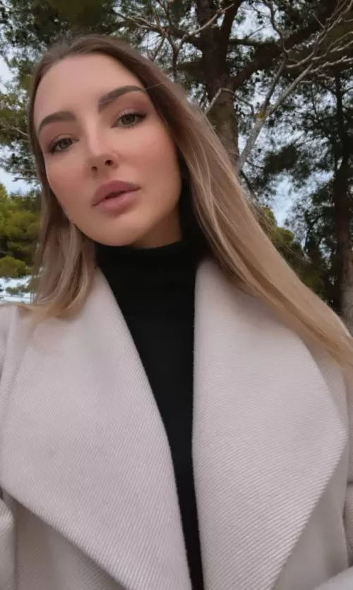 20. Sending you some serious cuteness bombs with these selfies by Secrethoneygirl