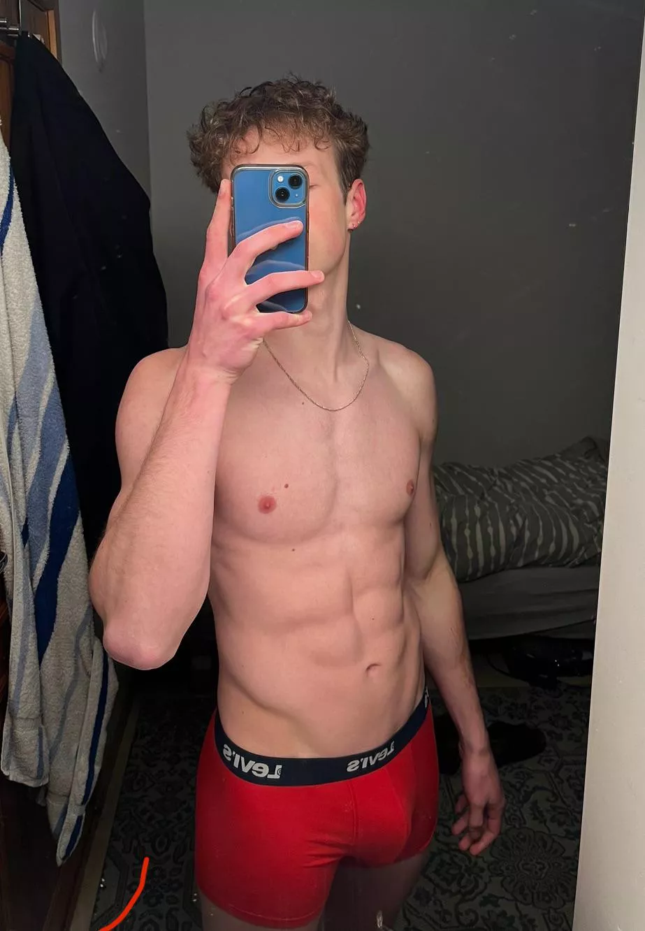 23, looking for fit guys, send me a pic and your snap name posted by Greg022222