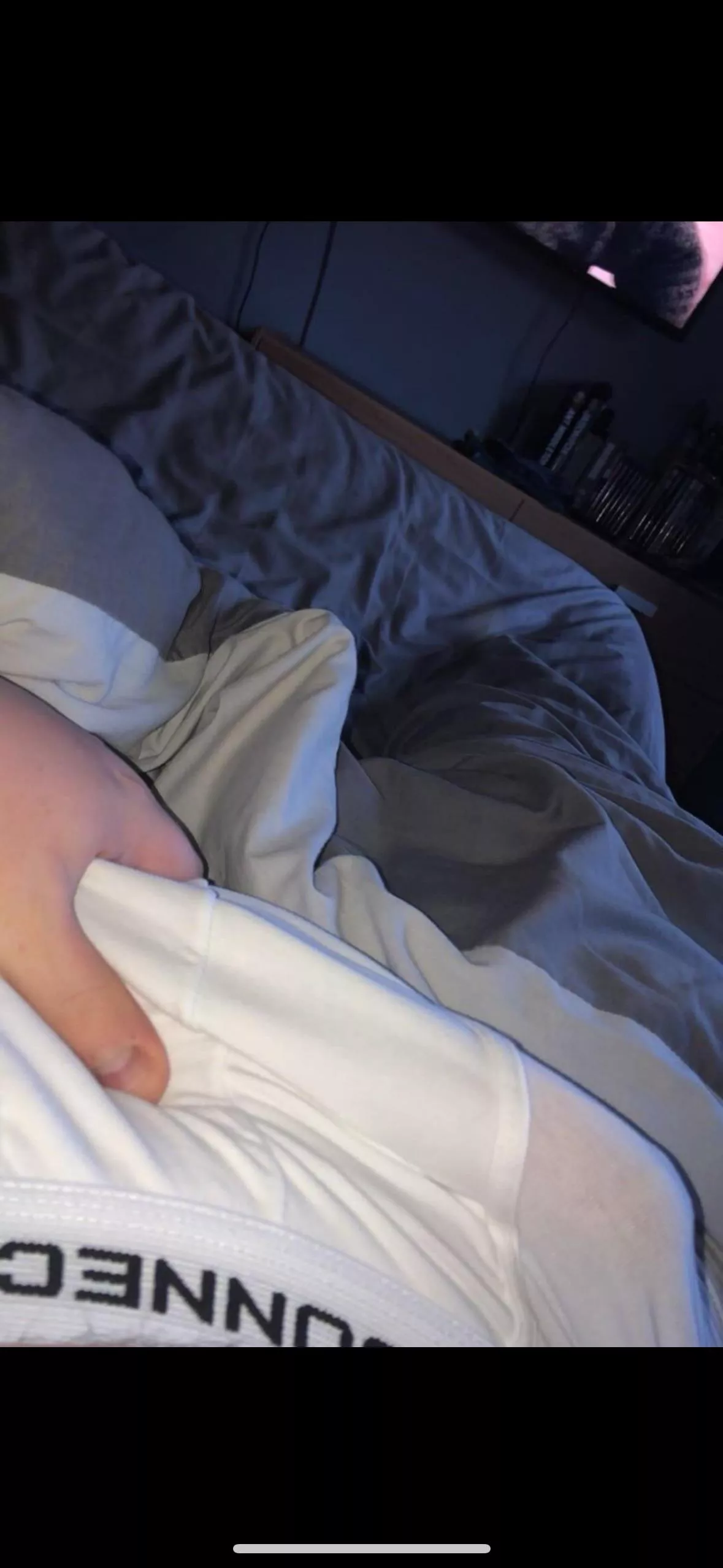 26m uk straight, gf ain’t putting out and I need emptying, can you tell by my bulge? posted by bass-boy98