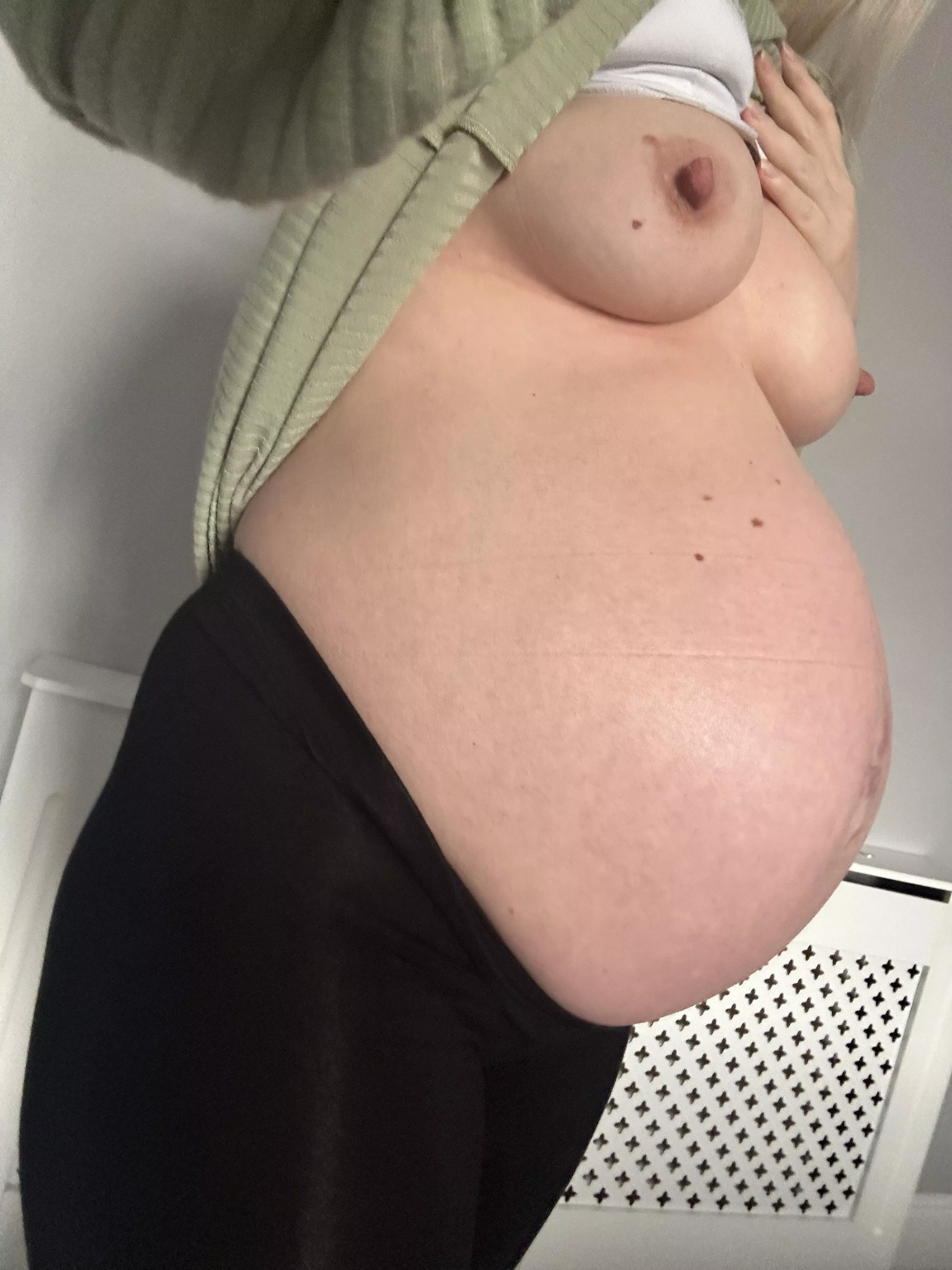 Are you wondering what’s underneath posted by laurarosevip