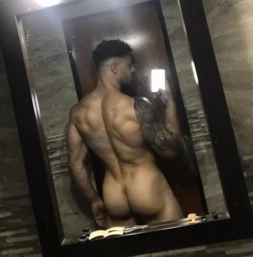 Do u like my back? by TattooedMuscled