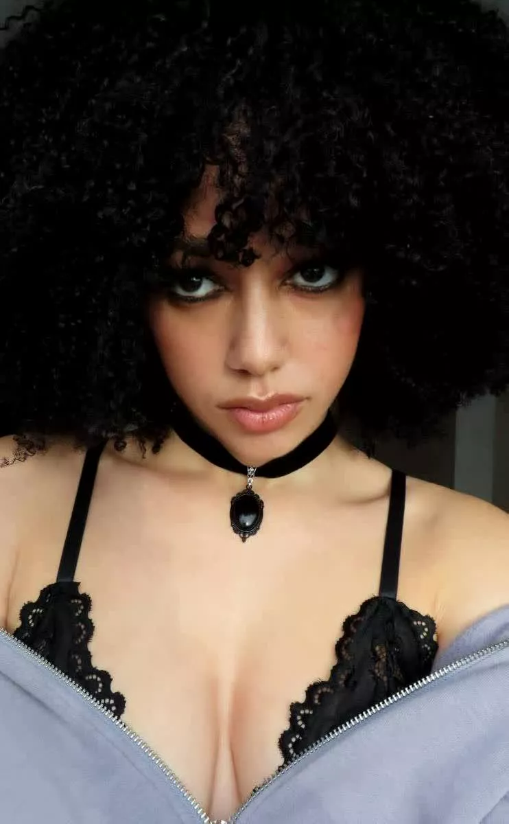 Do you like my outfit? posted by Samiraxoxodarky