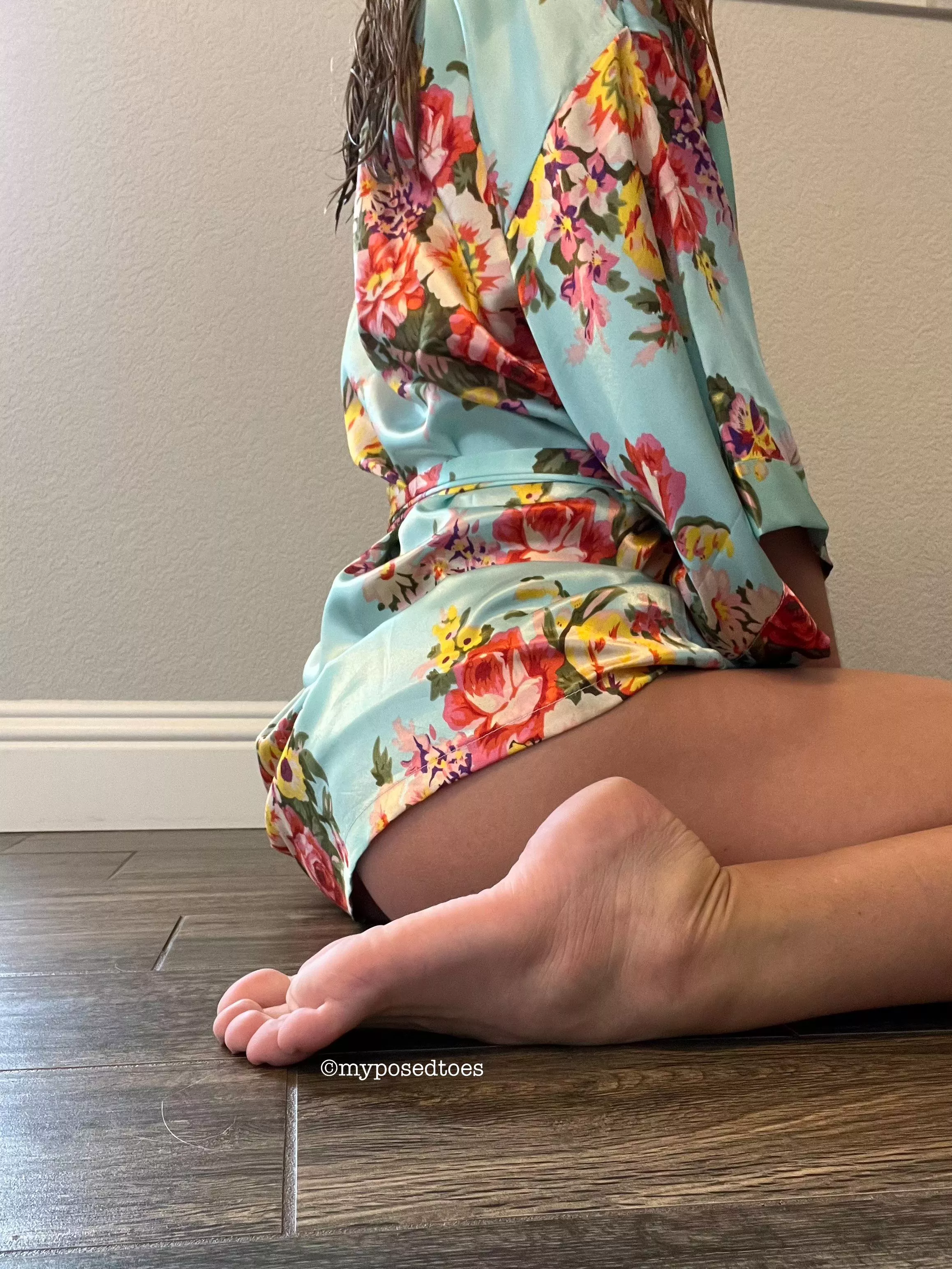 Does anything eclipse my feet? Also, do you want to see them in TOEtality? 😉🌑 posted by myposedtoes