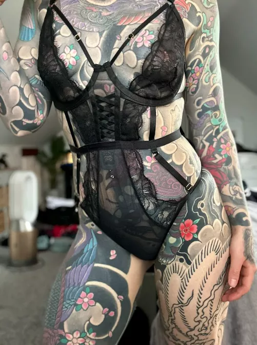 Grip my curves in the right places posted by FoxXTheDark