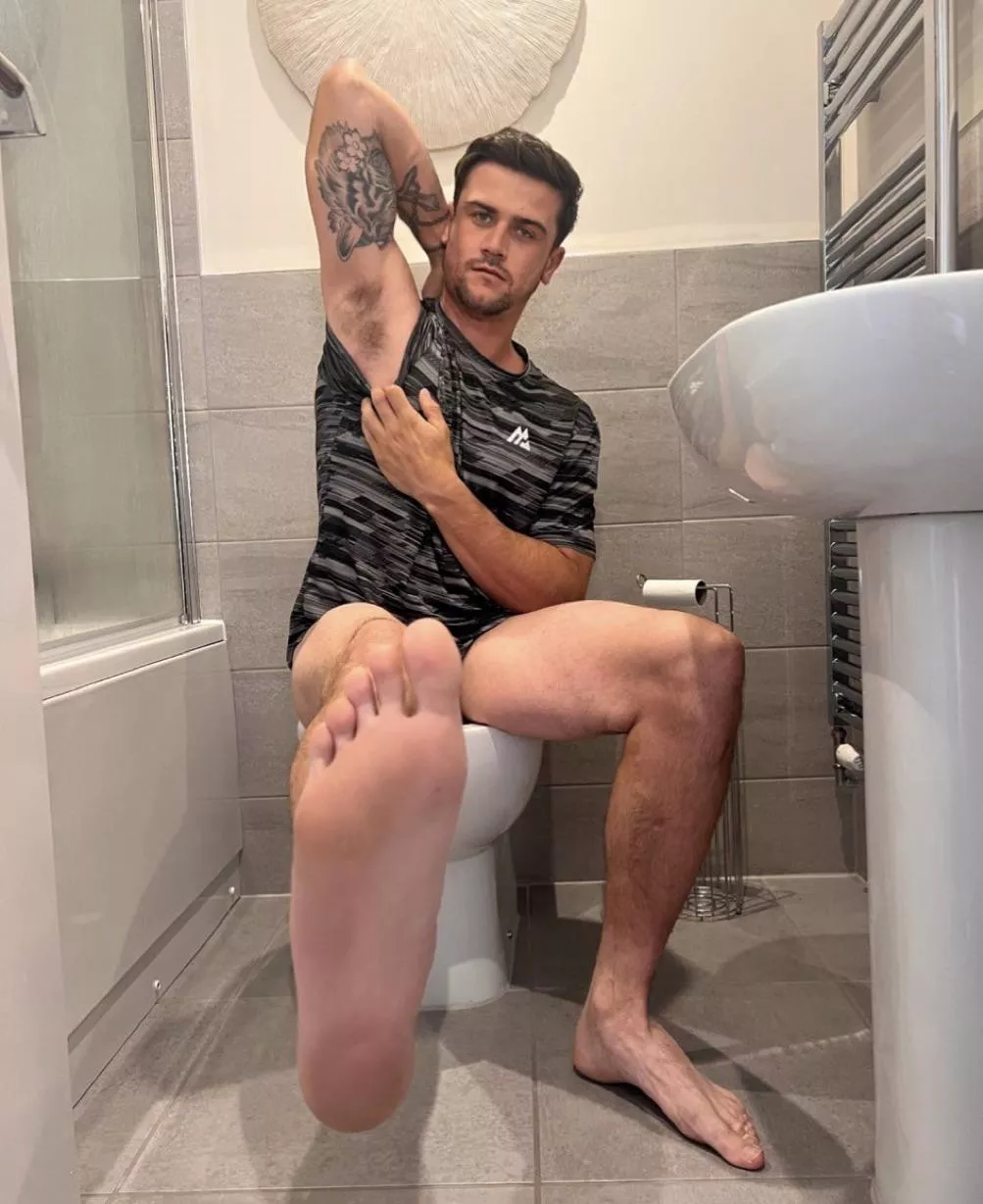 Guess my shoe size  posted by MrUKpov