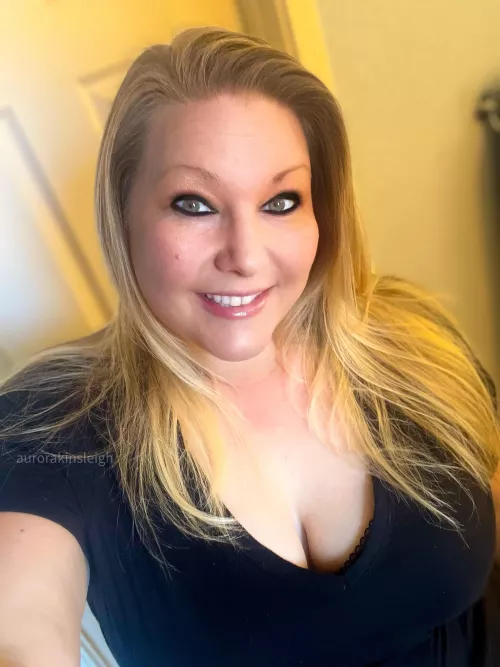 Happy Monday  by AuroraKinsleigh