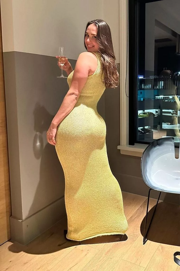 Hugging those curves  posted by noddy-nick1