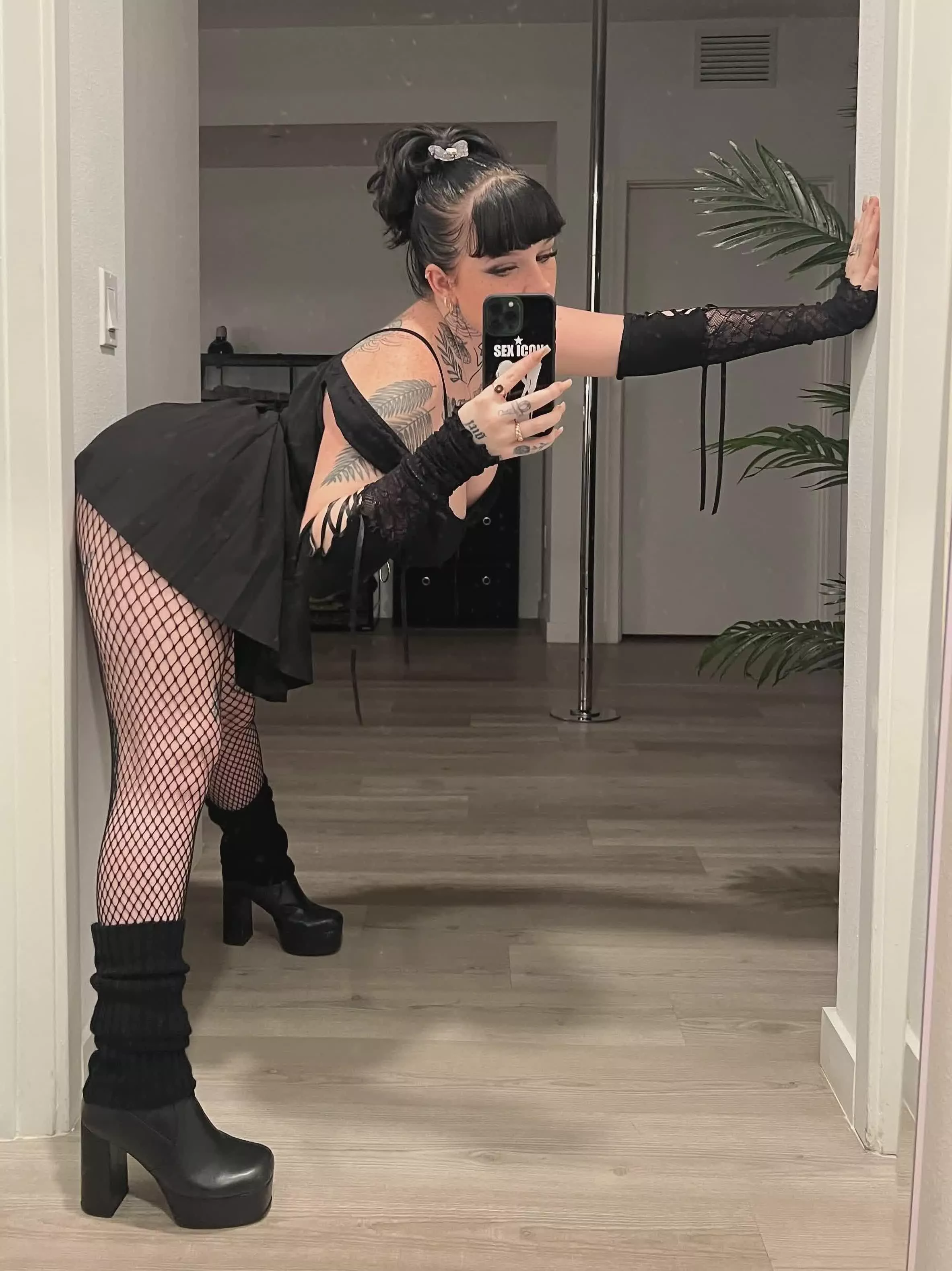 i bet you would love seeing me perform on that pole  posted by lildemonwaifu