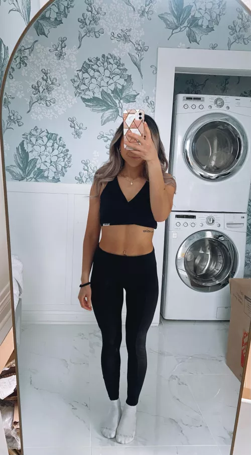 I need a guy who can rock my night  by EllieBunnieXO