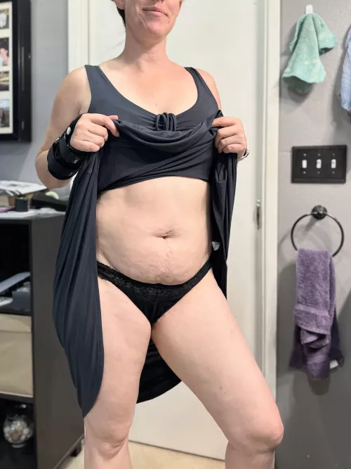 Just because I’m a mom doesn’t mean I can’t lift up my dress and show off for you by eve3313