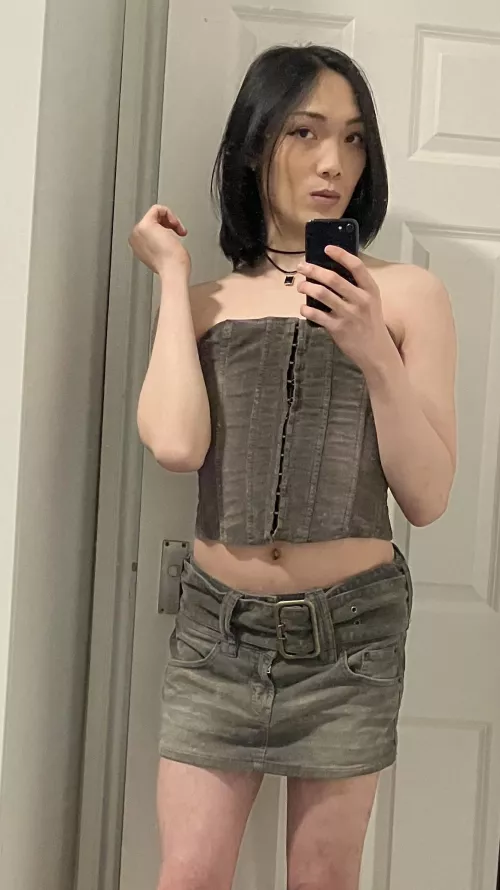 just tilt your face to hide the uneven eyeliner, also I need a name xo  by selfiespamacc