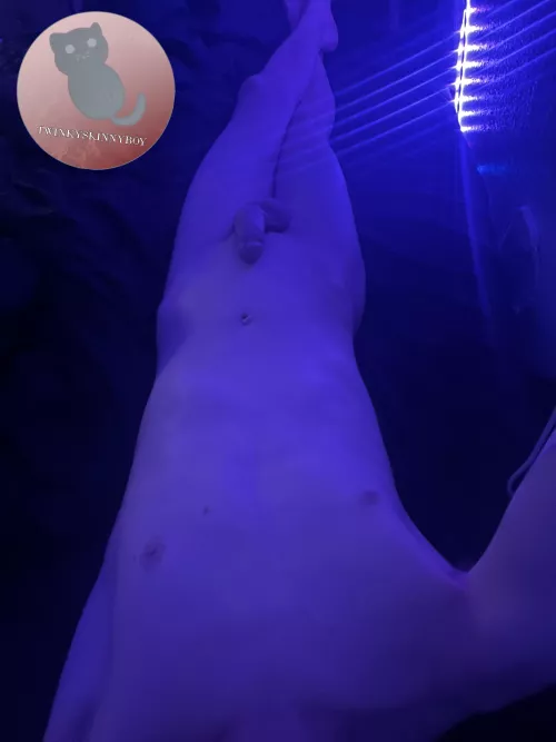 Just woke up.. by Twinkyskinnyboy