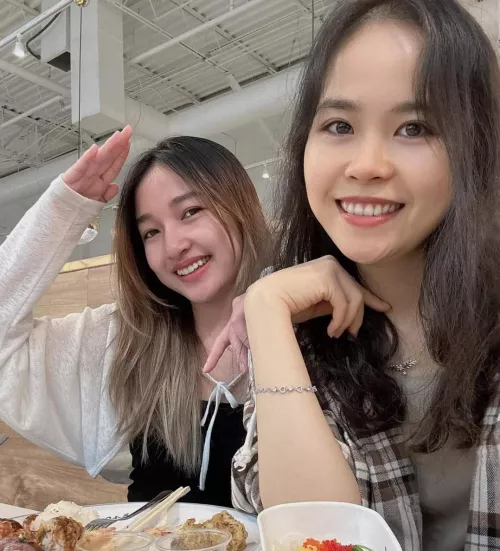 Left or right? by meatballlover1969