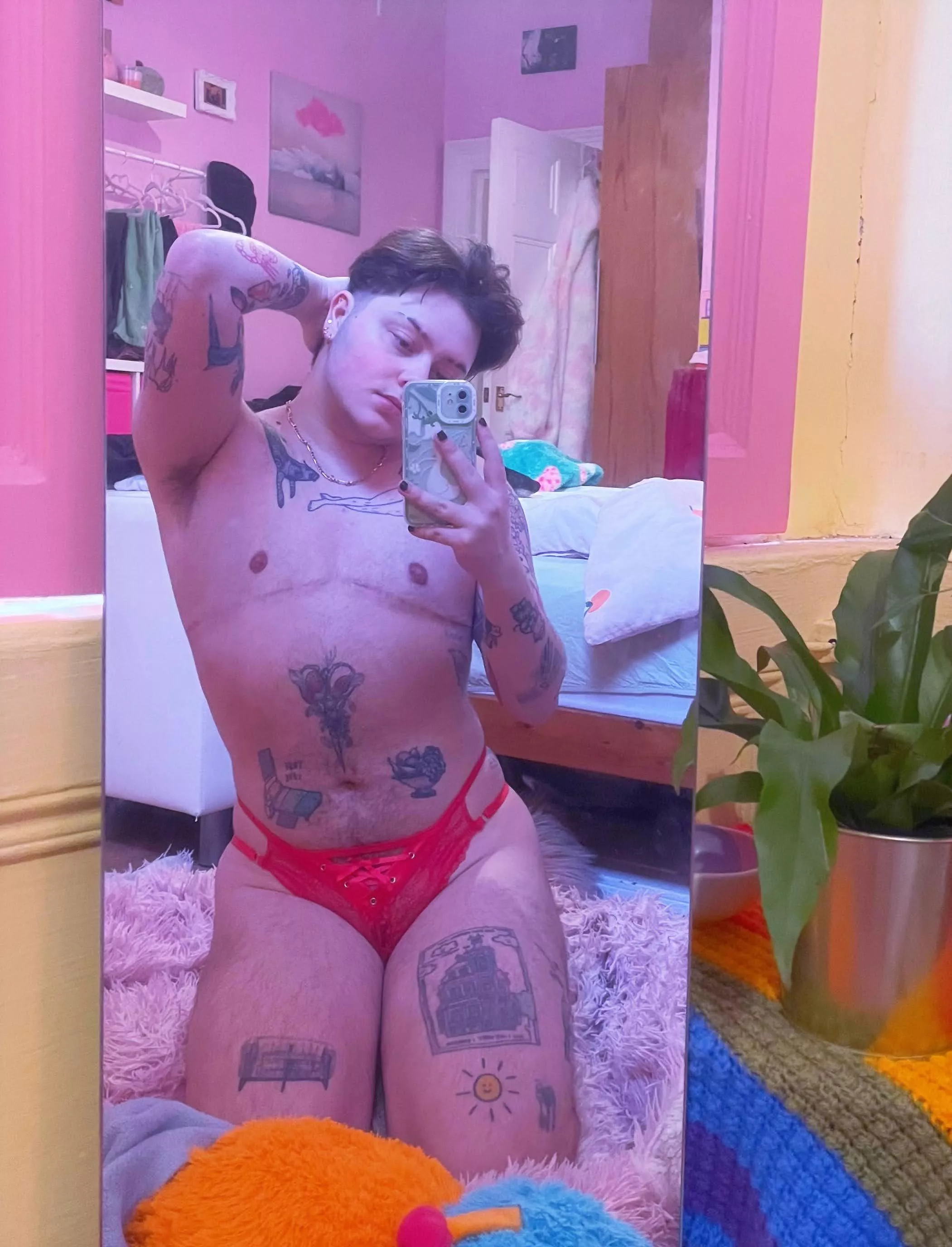 loveeee how androgynous I look in this pic. What do you think?  posted by buzzlilacc